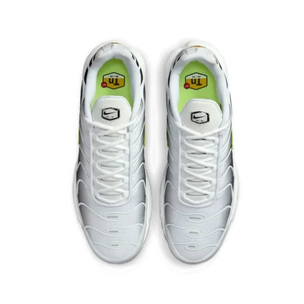 ⁦Nike Air Max Plus White Black Volt⁩ – תמונה ⁦4⁩