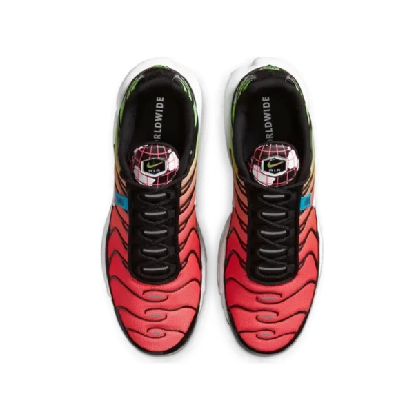 ⁦Nike Air Max Plus Worldwide Pack Crimson Green⁩ – תמונה ⁦4⁩