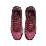 ⁦Nike Air Max Plus Burgundy Crush⁩ – תמונה ⁦4⁩