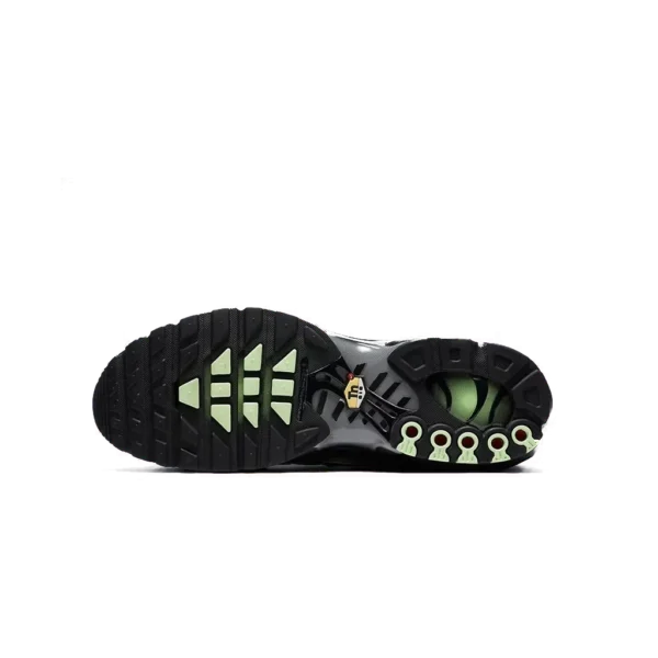 ⁦Nike Air Max Plus Green Glow⁩ – תמונה ⁦5⁩