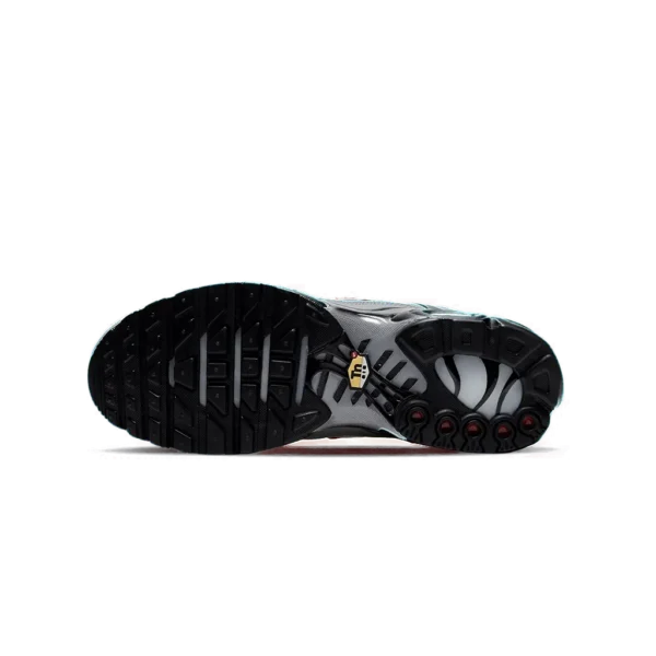 ⁦Nike Air Max Plus Wolf Grey Black Crimson⁩ – תמונה ⁦5⁩
