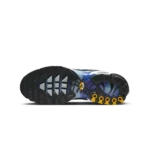 ⁦Nike Air Max Plus Kiss My Airs Metallic Silver⁩ – תמונה ⁦5⁩