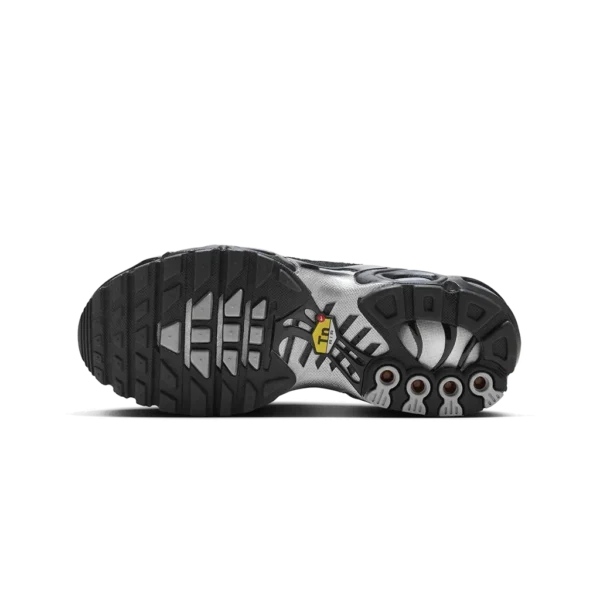 ⁦Nike Air Max Plus Black Suede Silver⁩ – תמונה ⁦5⁩