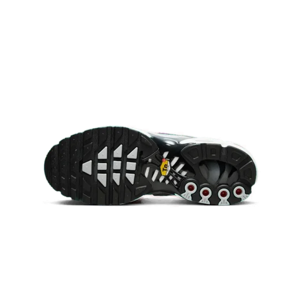 ⁦Nike Air Max Plus Metallic Silver University Red⁩ – תמונה ⁦5⁩