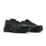 ⁦Nike Air Max Plus Black University Red Reflective⁩ – תמונה ⁦2⁩