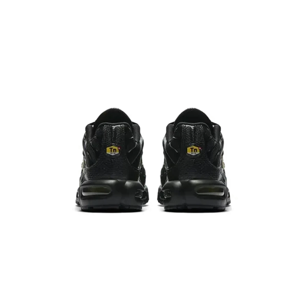 ⁦Nike Air Max Plus Black Metallic Gold⁩ – תמונה ⁦3⁩