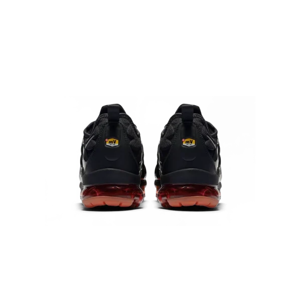 ⁦Nike Air VaporMax Plus Black Light Smoke Grey Magma Orange⁩ – תמונה ⁦3⁩