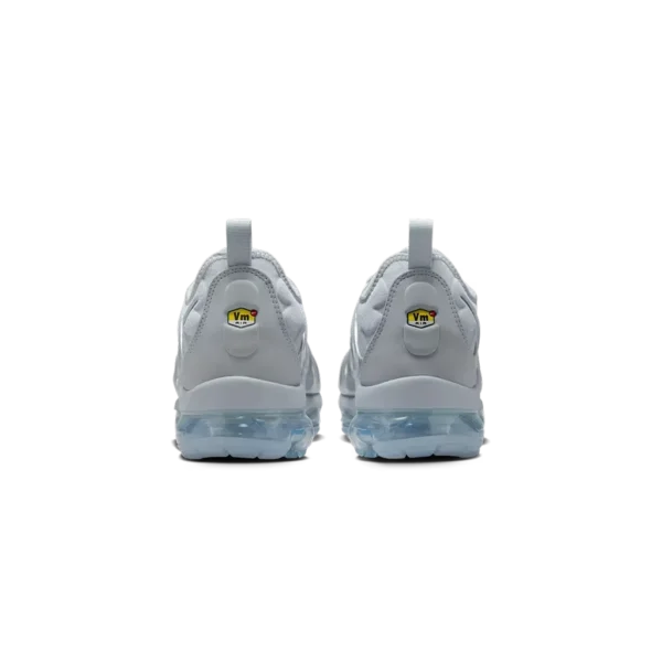 ⁦Nike Air VaporMax Plus Light Wolf Grey⁩ – תמונה ⁦3⁩