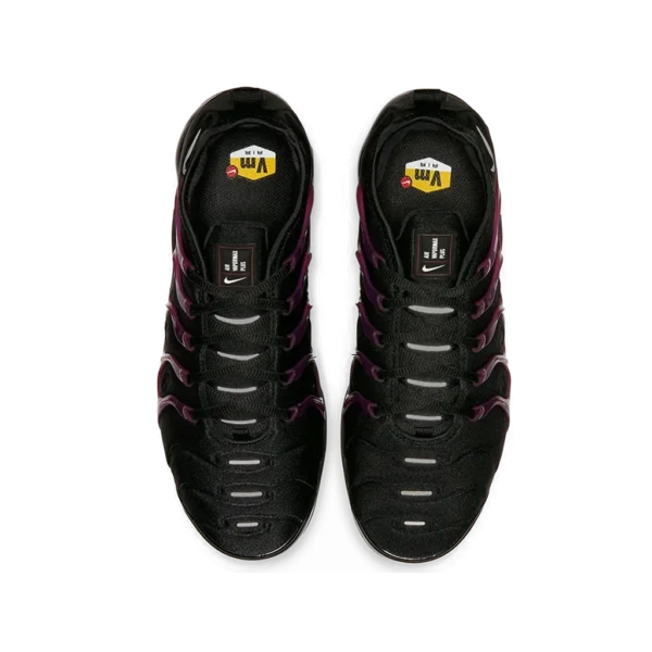 ⁦Nike Air VaporMax Plus Black Noble Red⁩ – תמונה ⁦4⁩