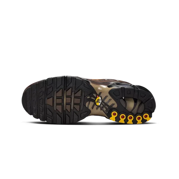 ⁦Nike Air Max Plus Baroque Brown Safety Orange⁩ – תמונה ⁦5⁩