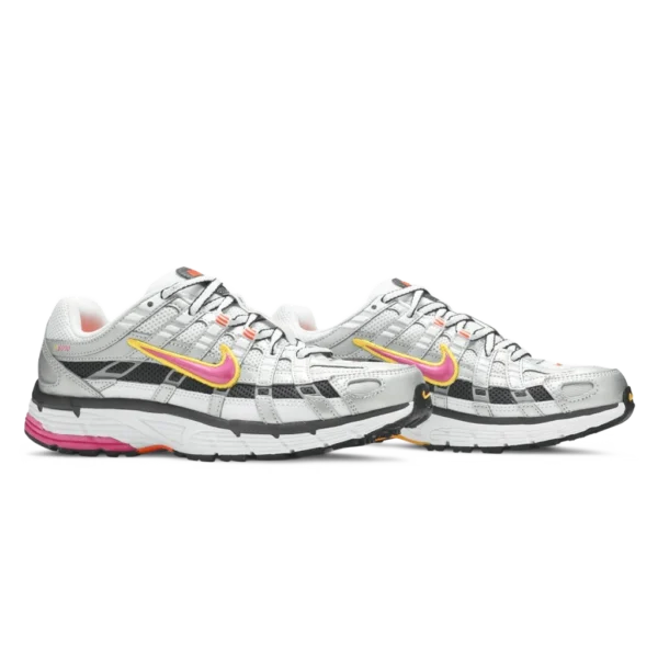 ⁦Nike P-6000 White Metallic Platinum Hyper Crimson Laser Fuchsia⁩ – תמונה ⁦2⁩