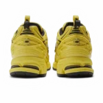 ⁦New Balance1906 Blazing Yellow Black⁩ – תמונה ⁦3⁩