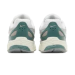 ⁦Nike P-6000 Light Bone Metallic Silver Bicoastal White⁩ – תמונה ⁦3⁩