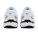 ⁦Nike P-6000 White Metallic Silver Black⁩ – תמונה ⁦3⁩