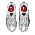 ⁦Nike P-6000 White Metallic Platinum Varsity Red⁩ – תמונה ⁦4⁩
