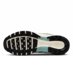 ⁦Nike P-6000 Flat Pewter Light Iron Ore Metallic Silver White⁩ – תמונה ⁦5⁩