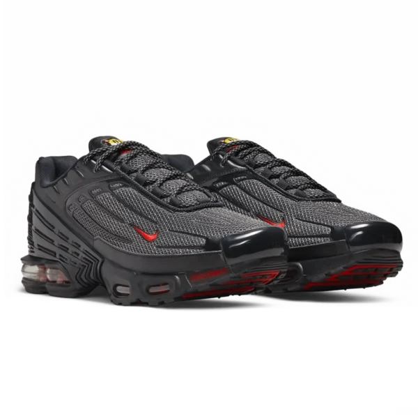 ⁦Nike Air Max Plus 3 Black Reflective Silver University Red⁩ – תמונה ⁦2⁩