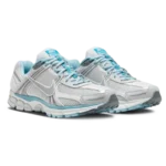 ⁦Nike Zoom Vomero 5 "Ocean Bliss" White Metallic Silver Light Blue⁩ – תמונה ⁦2⁩
