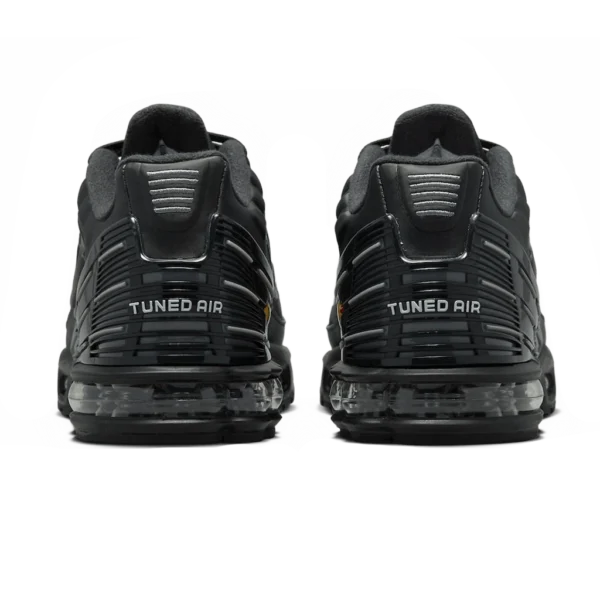 ⁦Nike Air Max Plus 3 "Spray Paint Swoosh" Black Smoke Grey White⁩ – תמונה ⁦3⁩
