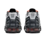 ⁦Nike Air Max Plus 3 Light Smoke Grey Metallic Silver⁩ – תמונה ⁦3⁩
