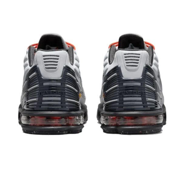 ⁦Nike Air Max Plus 3 Light Smoke Grey Metallic Silver⁩ – תמונה ⁦3⁩