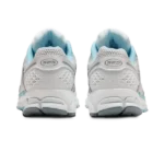 ⁦Nike Zoom Vomero 5 "Ocean Bliss" White Metallic Silver Light Blue⁩ – תמונה ⁦3⁩