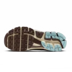 ⁦Nike Zoom Vomero 5 "Earth Fossil" Brown White Silver⁩ – תמונה ⁦5⁩