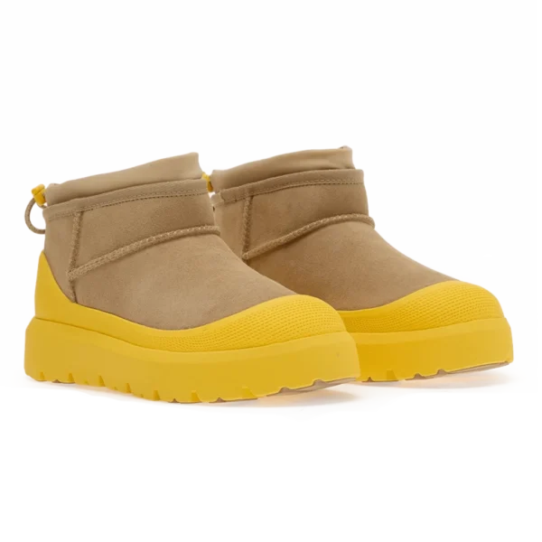 ⁦UGG Classic Ultra Mini Weather Hybrid Boots Mustard Seed Summer Wheat⁩ – תמונה ⁦2⁩