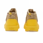 ⁦UGG Classic Ultra Mini Weather Hybrid Boots Mustard Seed Summer Wheat⁩ – תמונה ⁦3⁩