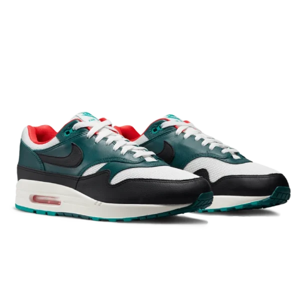 ⁦Air Max 1 x LeBron James “Liverpool”⁩ – תמונה ⁦2⁩