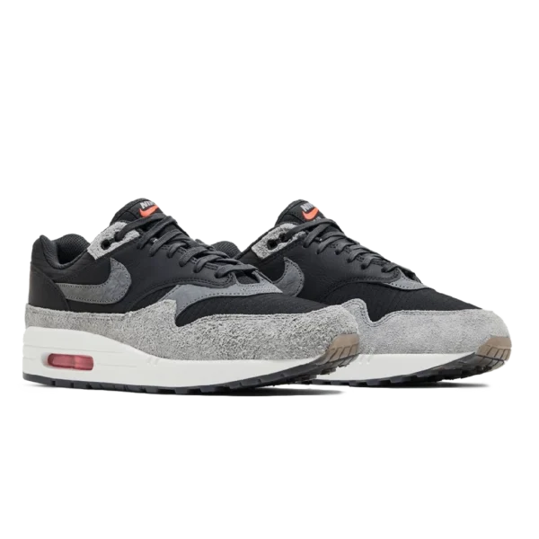 ⁦Air Max 1 Dark Smoke Grey Flash Crimson⁩ – תמונה ⁦2⁩