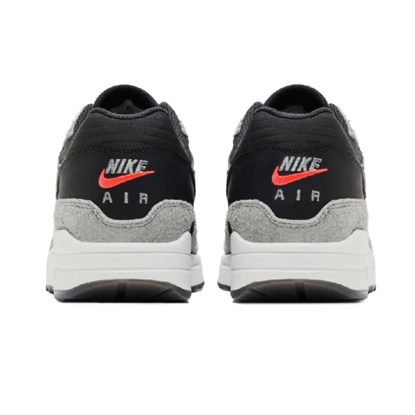 ⁦Air Max 1 Dark Smoke Grey Flash Crimson⁩ – תמונה ⁦3⁩