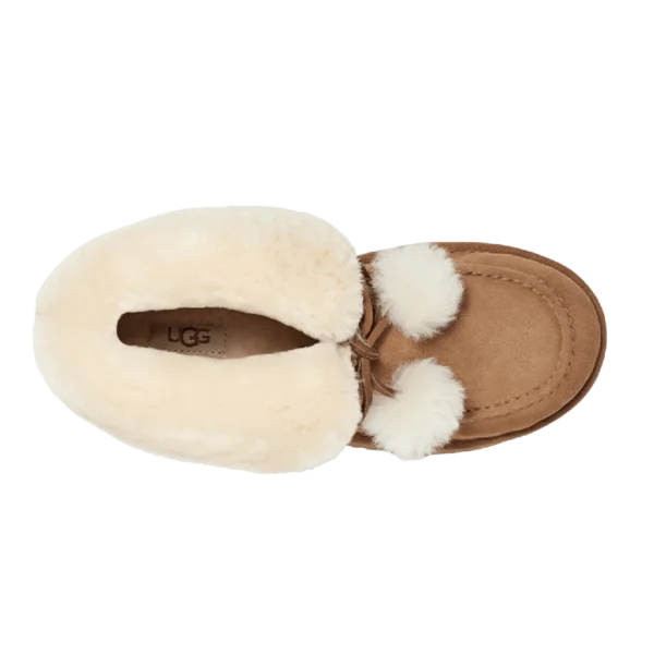 ⁦UGG Kyrina Bow Pom Chestnut⁩ – תמונה ⁦4⁩