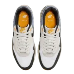 ⁦Air Max 1 “Athletic Department" Light Bone University Gold⁩ – תמונה ⁦4⁩