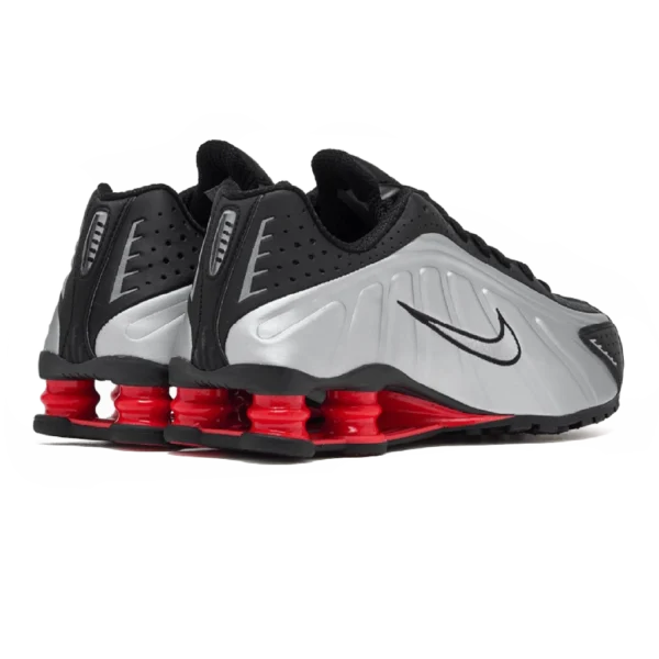⁦Nike Shox R4 Black Metallic Silver⁩ – תמונה ⁦3⁩