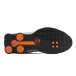 ⁦Nike Shox R4 Bright Mandarin⁩ – תמונה ⁦5⁩