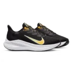 ⁦Nike Air Zoom Winflo 7 Black University Gold⁩ – תמונה ⁦2⁩