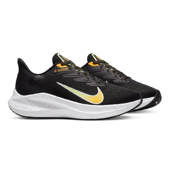 ⁦Nike Air Zoom Winflo 7 Black University Gold⁩ – תמונה ⁦2⁩