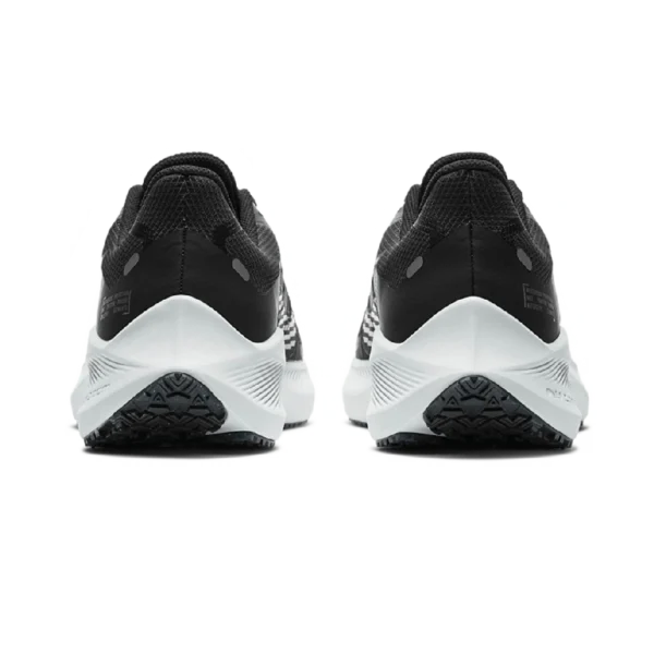 ⁦Nike Air Zoom Winflo 7 Shield Black Cool Grey⁩ – תמונה ⁦3⁩