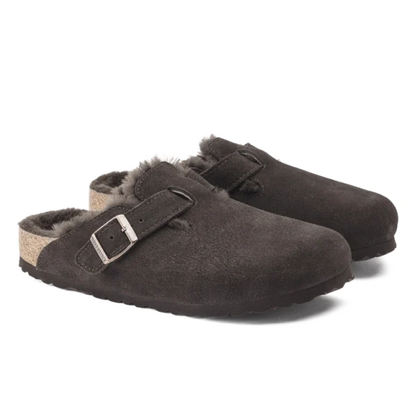 ⁦Birkenstock Boston Shearling Suede Clogs Mocha⁩ – תמונה ⁦2⁩