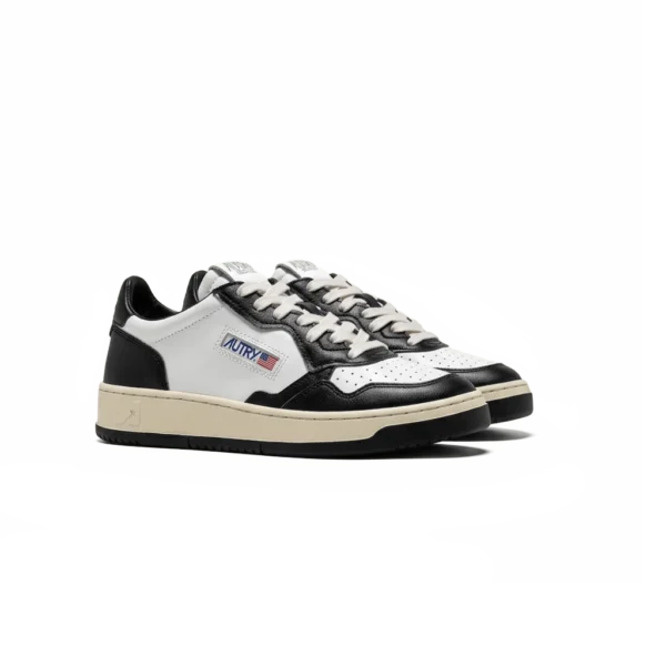 ⁦Autry Medalist Low Sneakers White Black Leather⁩ – תמונה ⁦2⁩