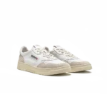 ⁦Autry Medalist Low Sneakers All White Leather⁩ – תמונה ⁦2⁩