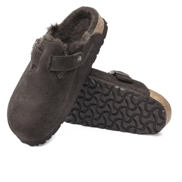 ⁦Birkenstock Boston Shearling Suede Clogs Mocha⁩ – תמונה ⁦4⁩