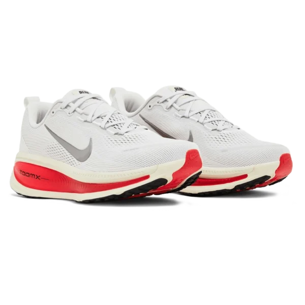 ⁦Nike Vomero 18 Platinum Tint Siren Red⁩ – תמונה ⁦2⁩