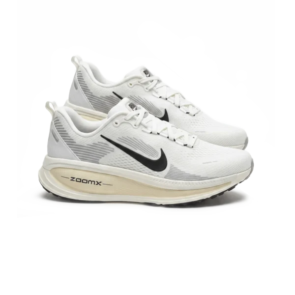 ⁦Nike Vomero 18 Summit White Coconut Milk Black⁩ – תמונה ⁦2⁩