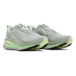 ⁦Nike Vomero 18 Dusty Olive College Grey⁩ – תמונה ⁦2⁩