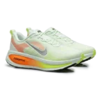⁦Nike Vomero 18 Barely Green Hyper Crimson⁩ – תמונה ⁦2⁩