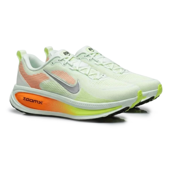 ⁦Nike Vomero 18 Barely Green Hyper Crimson⁩ – תמונה ⁦2⁩