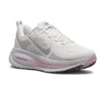 ⁦Nike Vomero 18 Sail Doll Beyond Pink Metallic Silver⁩ – תמונה ⁦2⁩