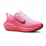 ⁦Nike Vomero Plus Soft Pink Hyper Pink Bright Crimson Pink Foam⁩ – תמונה ⁦2⁩